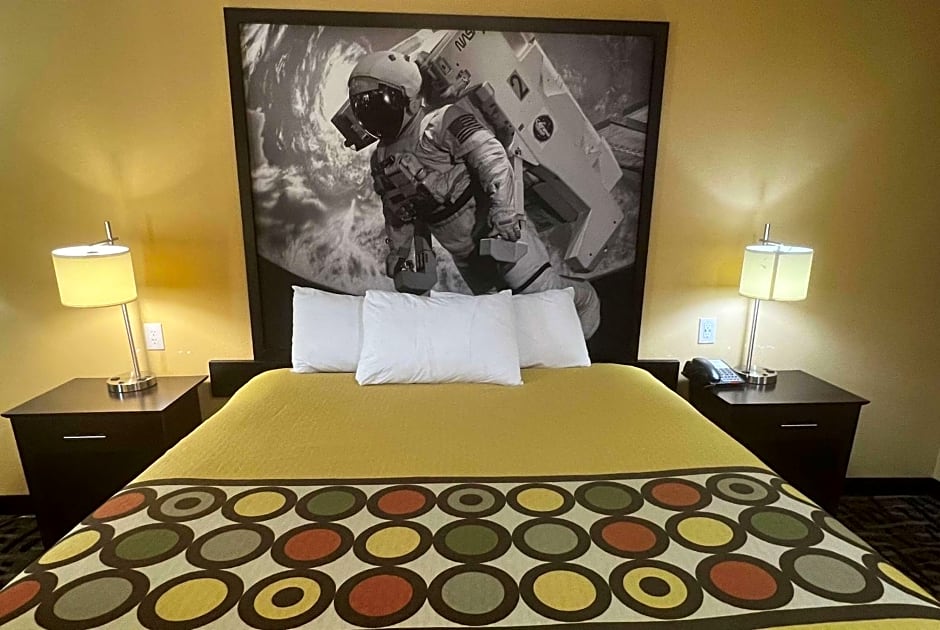 Super 8 by Wyndham Pasadena