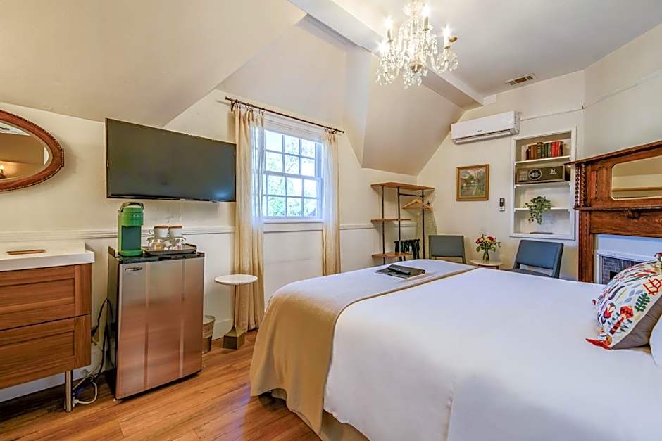 Cedar Gables Inn
