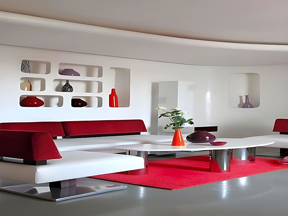 La Renaissance Hotel