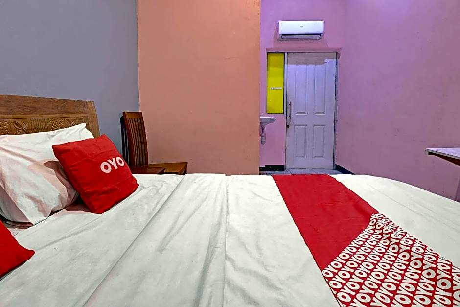 OYO Life 92877 Hotel Rainbow 7296