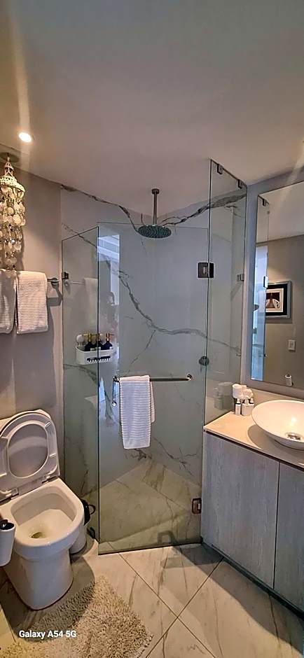 Luxurious Oceanfront condo with Unmatched Panoramic Views