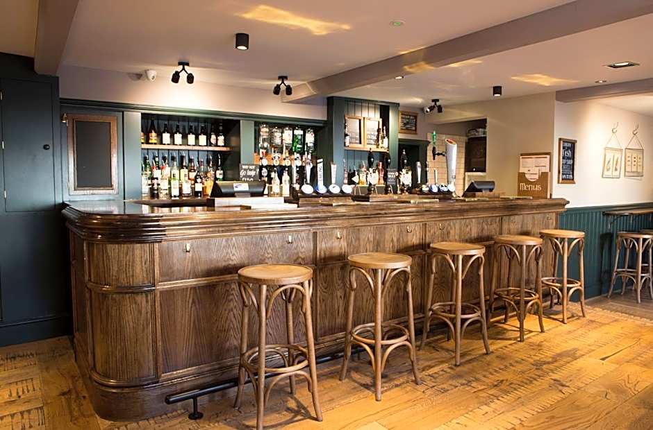 Crown and Cushion Appleby