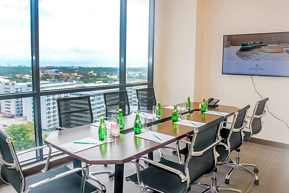 The Excelsior Hotel Las Piñas