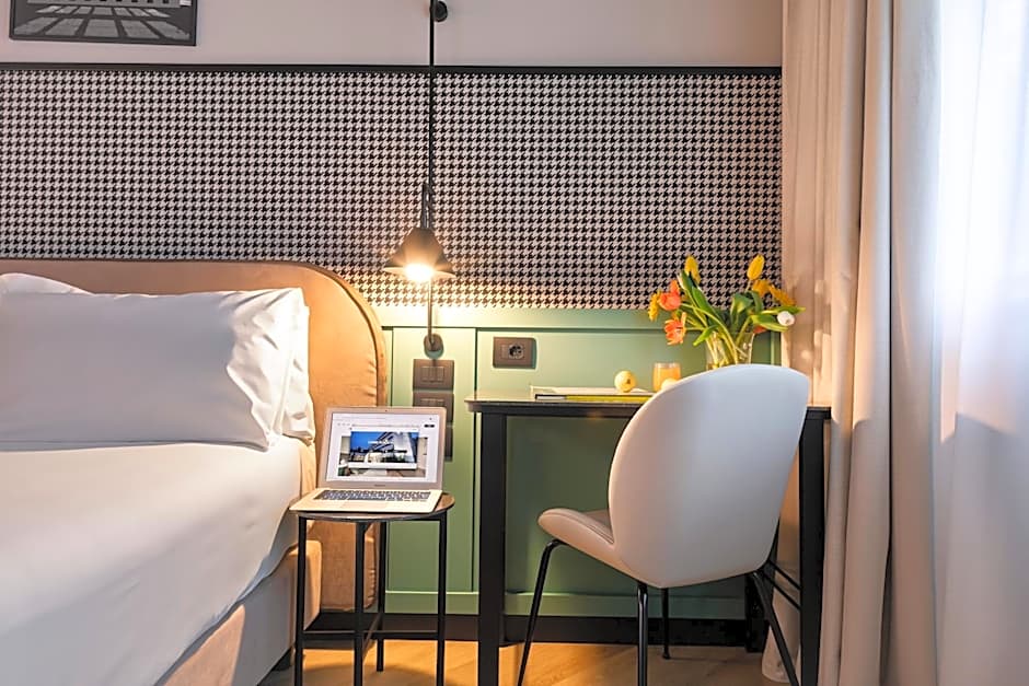 Living Place Hotel