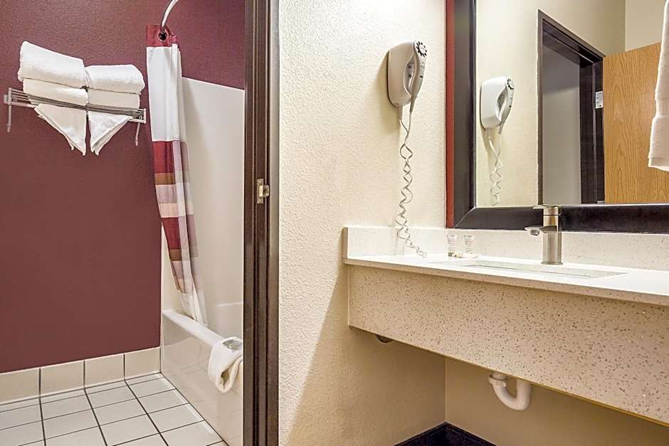 Red Roof Inn St Louis - Troy, IL