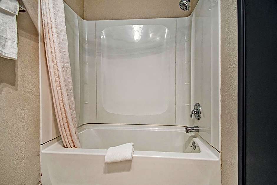 Days Inn & Suites by Wyndham Mt Pleasant