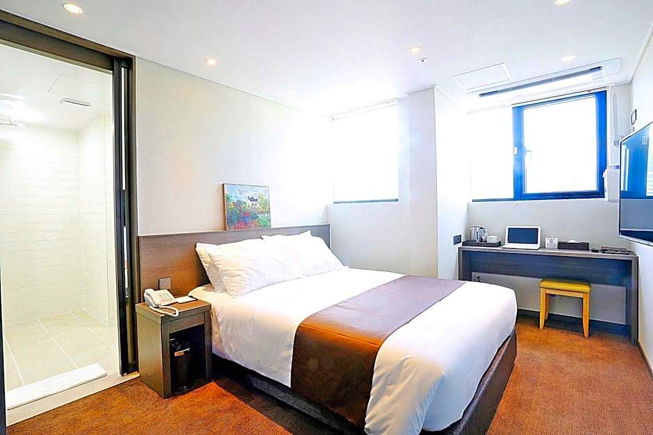 Grand Millions Hotel