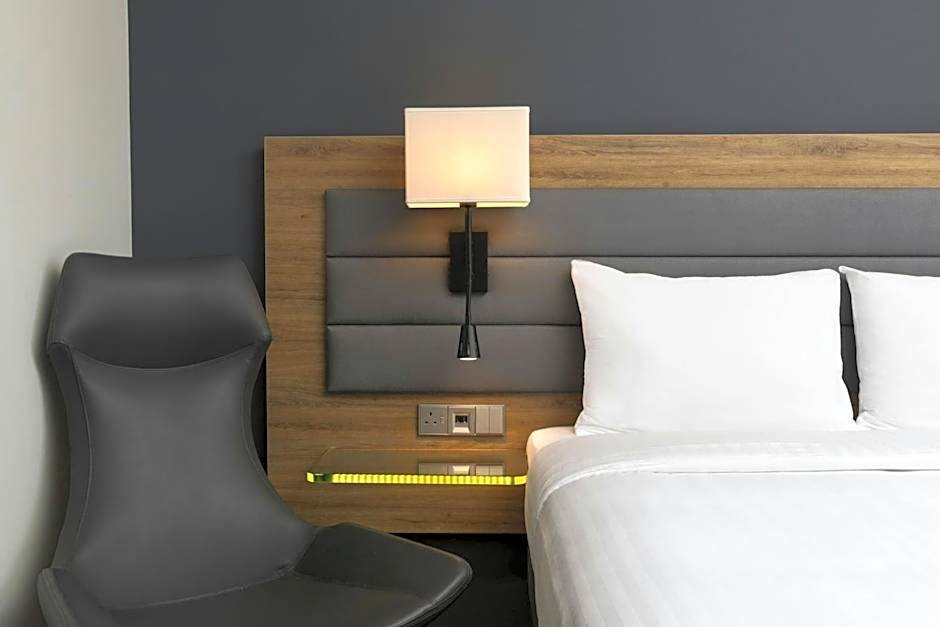 Moxy by Marriott London Heathrow Airport