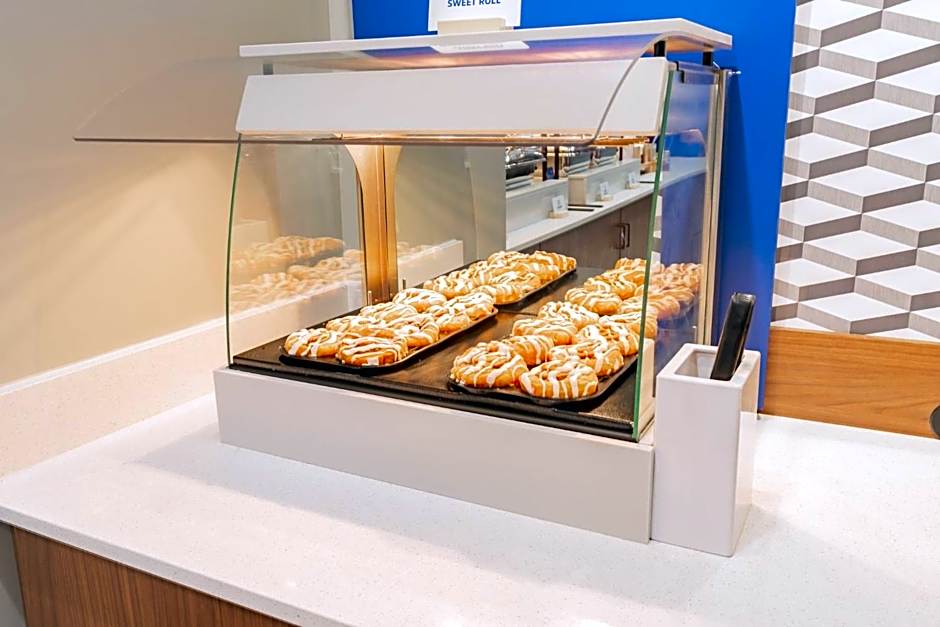 Holiday Inn Express & Suites - Marion By IHG