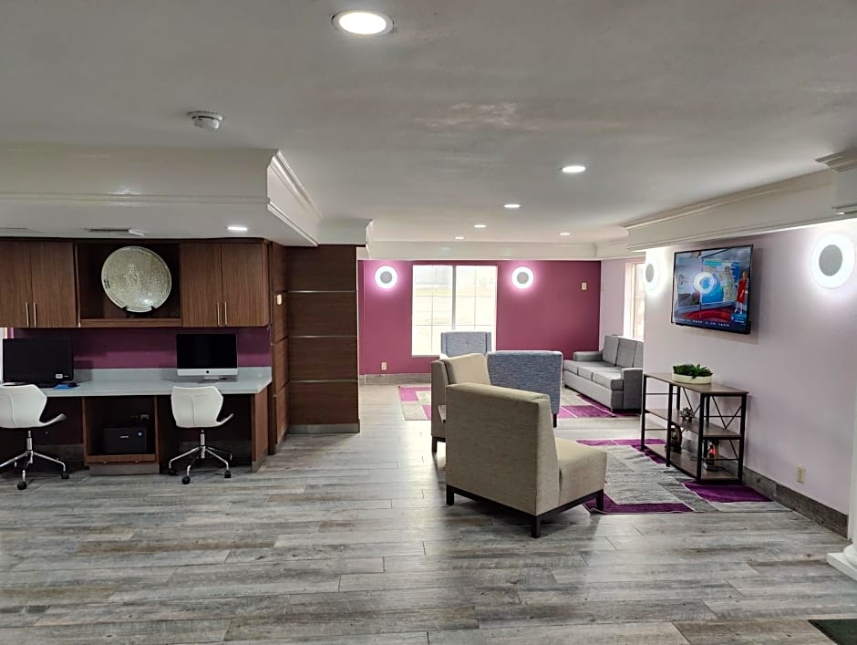 La Quinta Inn & Suites by Wyndham Kansas City Lenexa