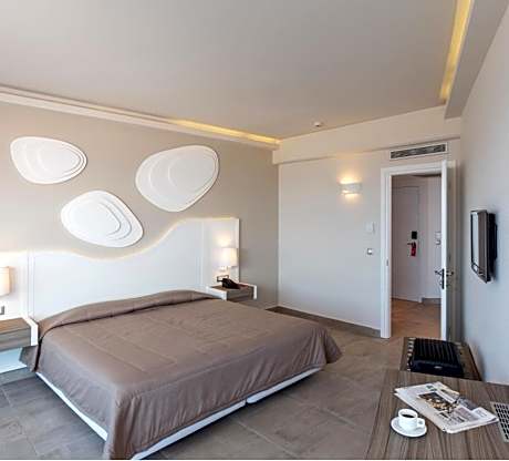 Executive Suite with Sea View (2 Adults + 2 Children)