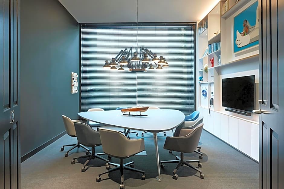 citizenM Los Angeles Downtown