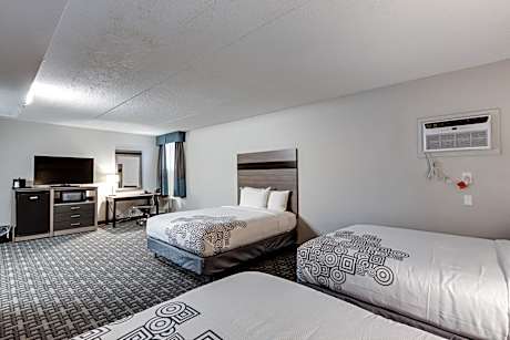 Suite with Three Queen Beds - Non-Smoking