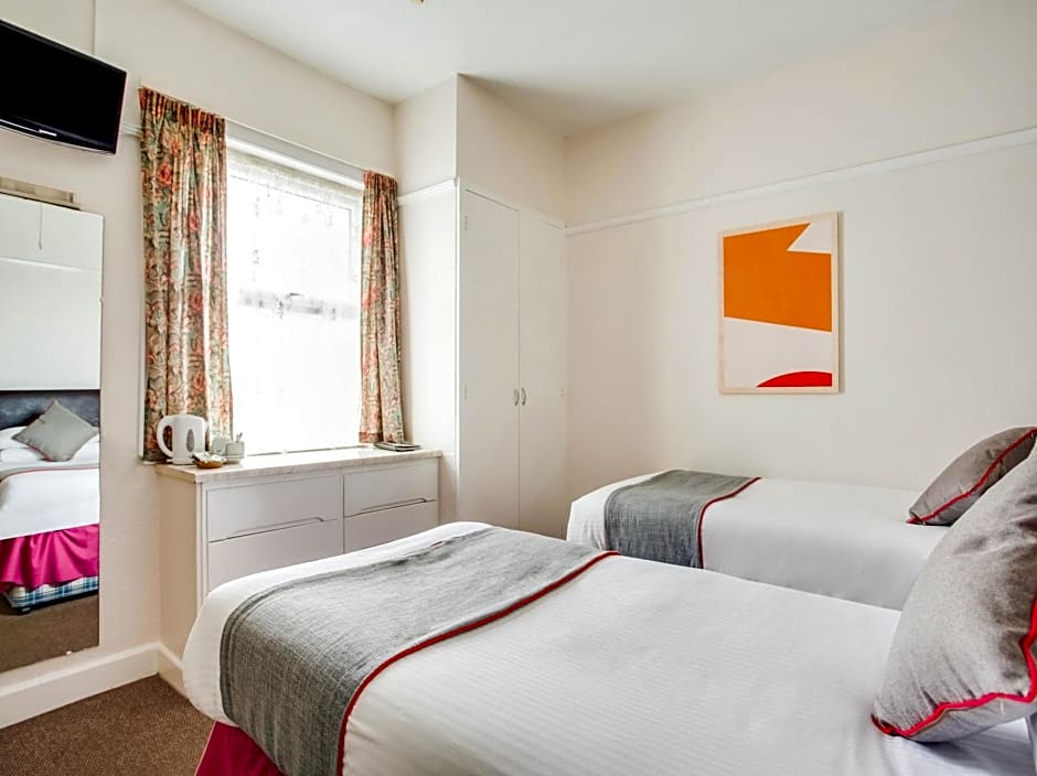 OYO Godolphin Arms Hotel