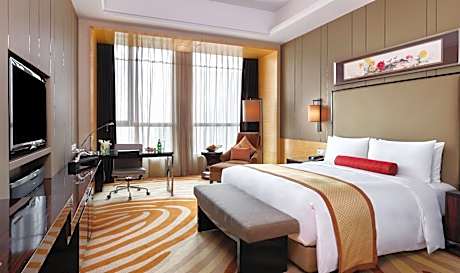 Classic King Room with Lounge Access and View