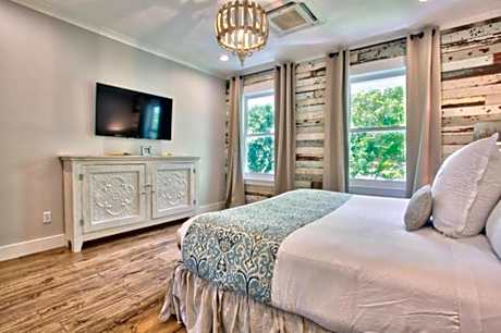 The Roost Ocean Springs