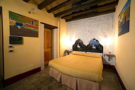 Double Room with Partial Sea View