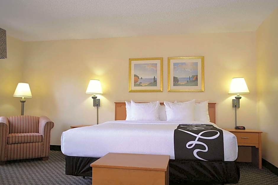 La Quinta Inn & Suites by Wyndham Tampa East Fairgrounds