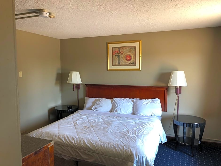 Whaler Inn and Suites