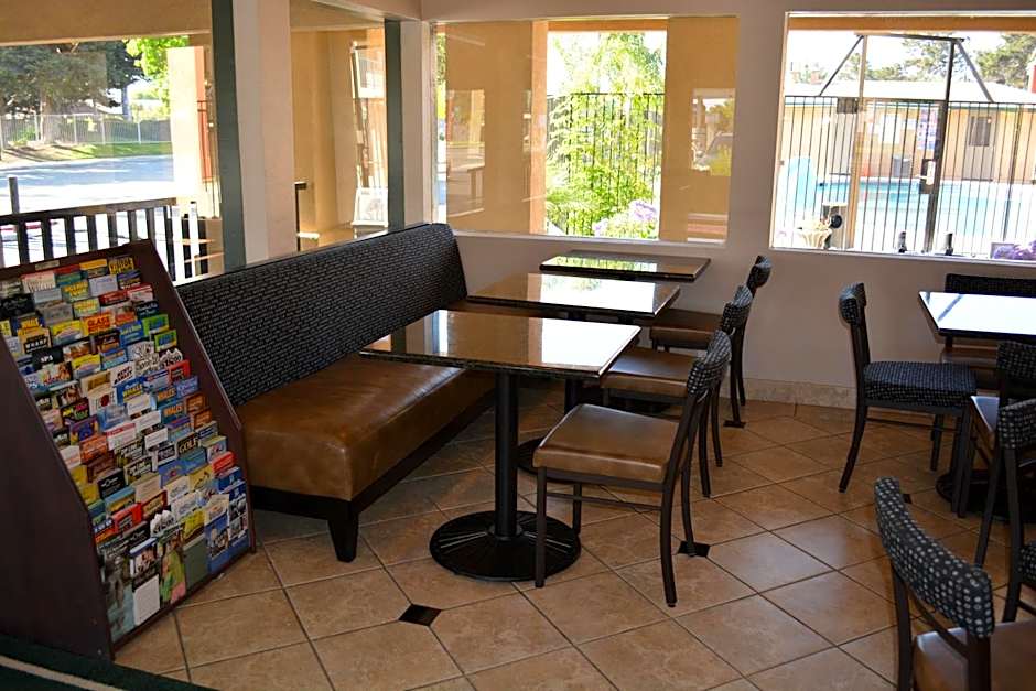 Super 8 by Wyndham Salinas