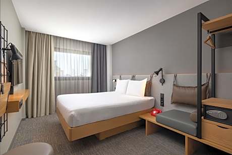 Moxy Sleeper Queen Room