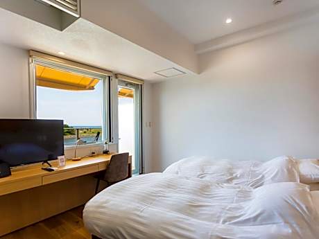 Standard Twin Room with Sea View