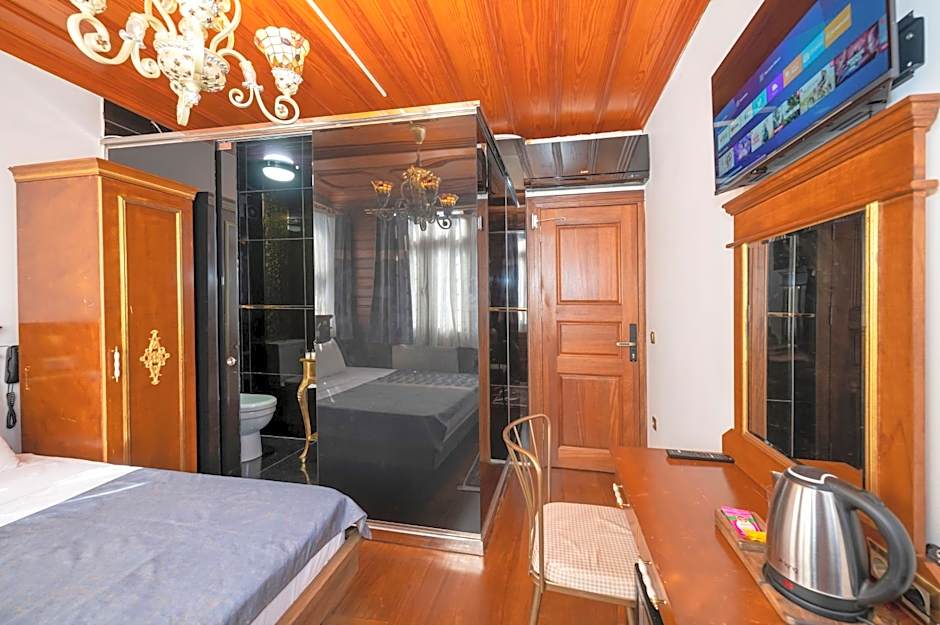 Valeria Antique 1892