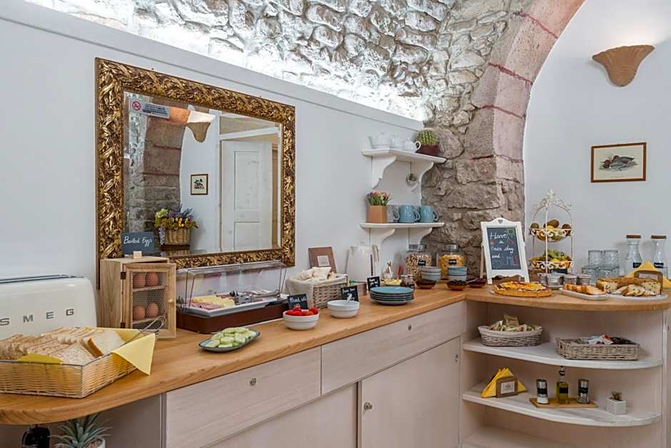 Bosa Queen House