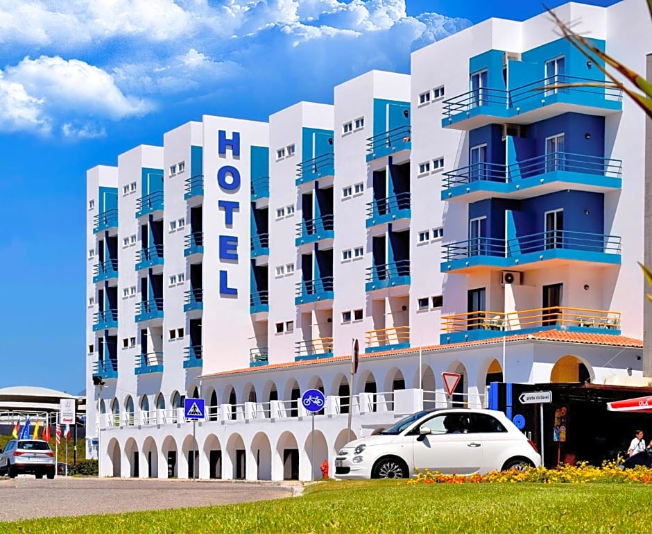 THE FOZ Beach Hotel