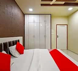 Super Hotel O Jagmohan Hotel