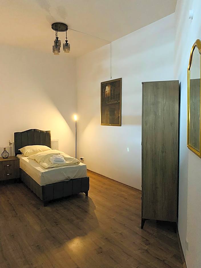 HR RoomS