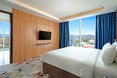 Junior Suite 1 King Bed City View And Mountain View