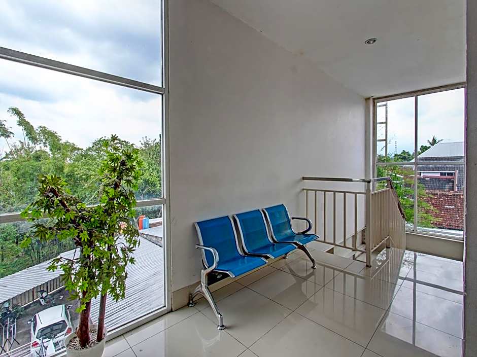 Collection O 90253 DHelomi