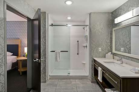 2Queen Accessible Bathtub Studio Nonsmoking