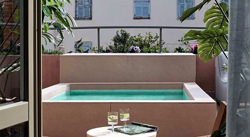Domus Blanc Boutique Hotel