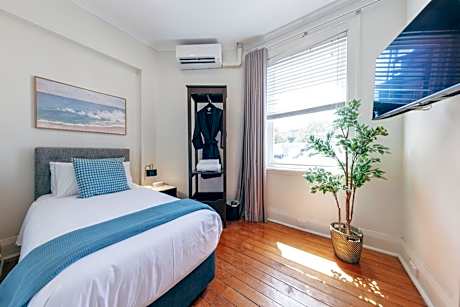 Single Room with Shared Bathroom