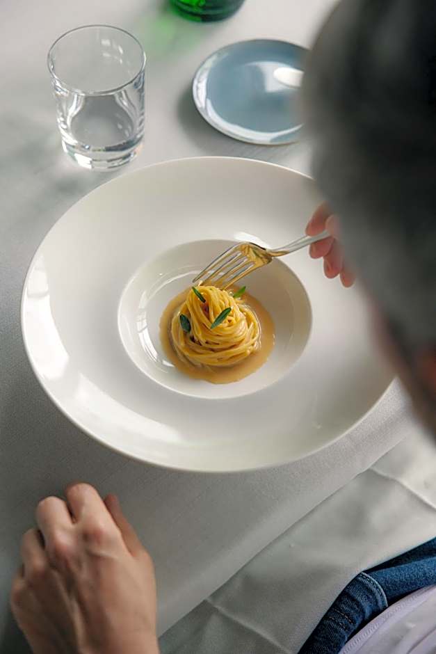 Stilla Rooms & Contemporary Cuisine