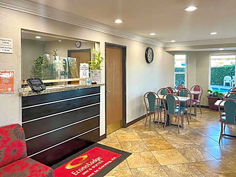 Econo Lodge Inn & Suites Corning