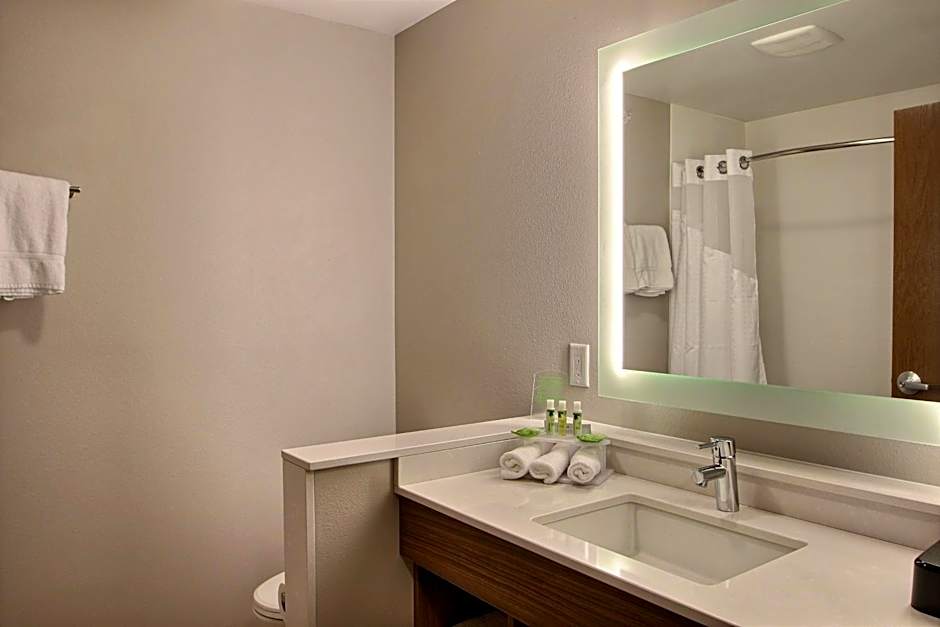Holiday Inn Express & Suites Fond Du Lac By IHG