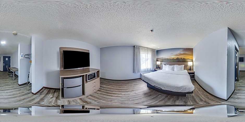 Clarion Pointe on the lake Clarksville-South Hill West