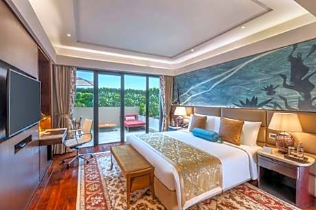 Diplomat Suite with Balcony