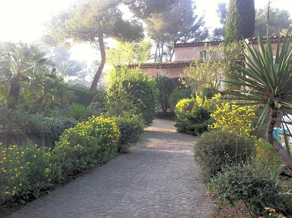 La Douce Heure – Mougins, CT