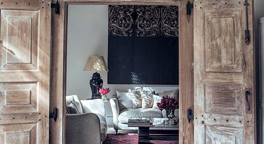 Taru Villas Rampart Street 