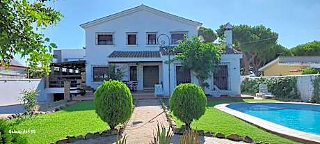 Gran Casa con Piscina Privada by Chiclana Dreams