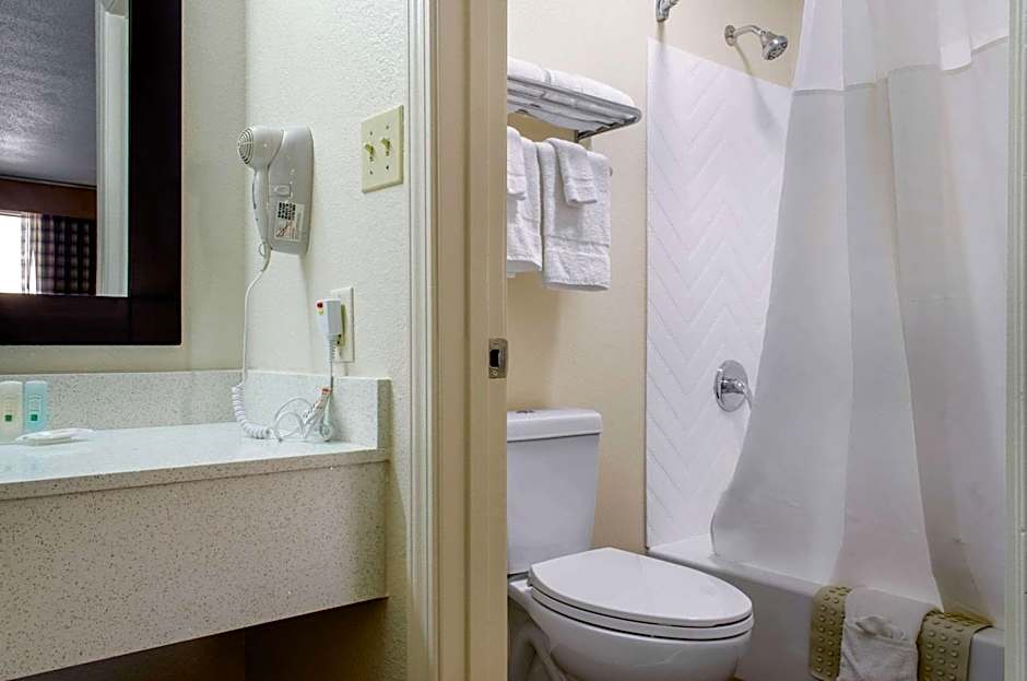 Quality Inn Mccomb