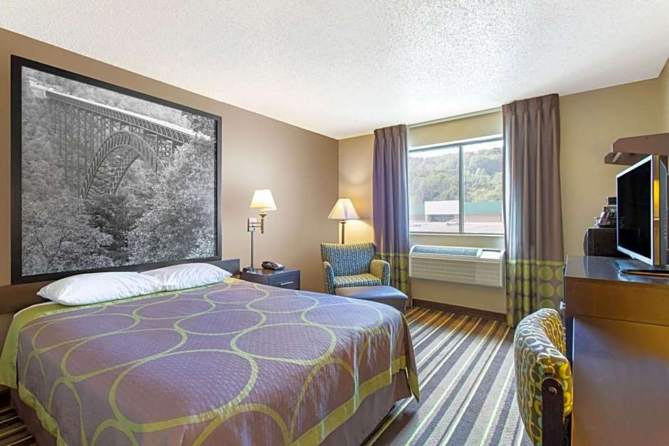 Super 8 by Wyndham Weston WV