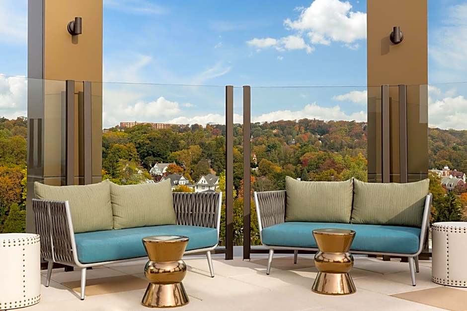 THE MC, AUTOGRAPH COLLECTION