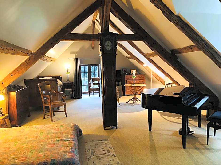 Petit loft de charme proche VERSAILLES SACLAY 30 mn PARIS jardin terrasse parking securisé