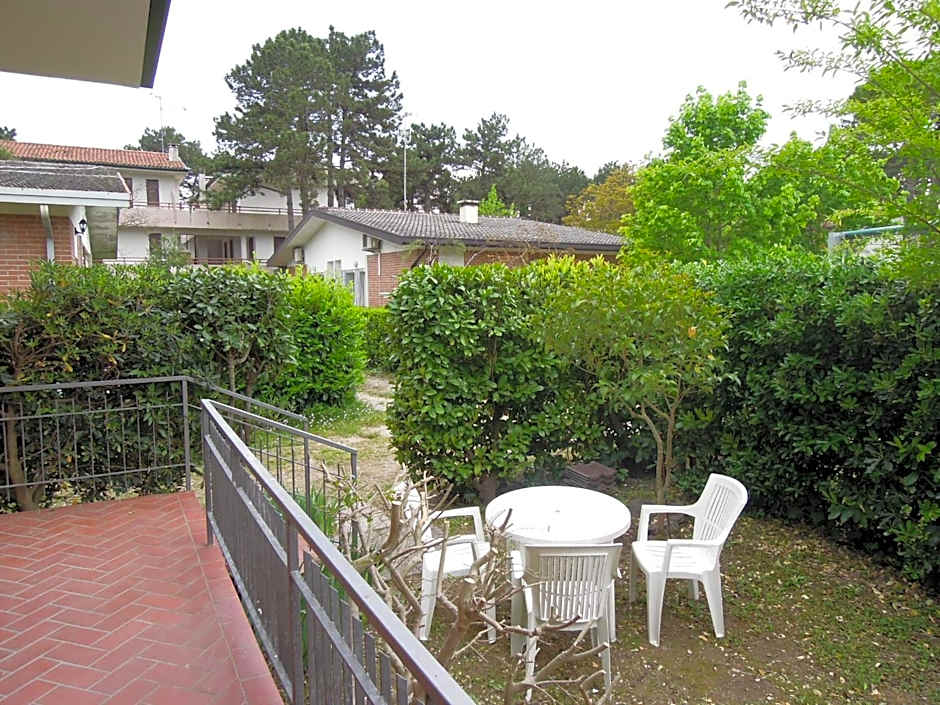 Nice flat with garden and parking