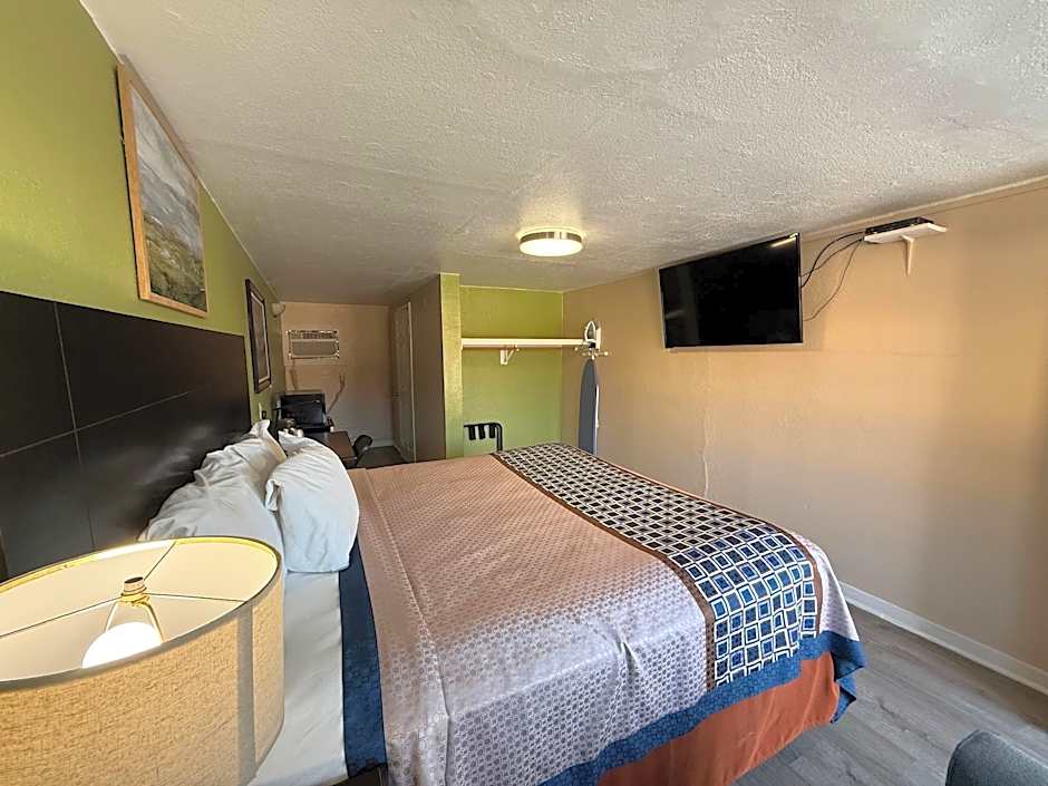 Executive Inn and Kitchenette Suites